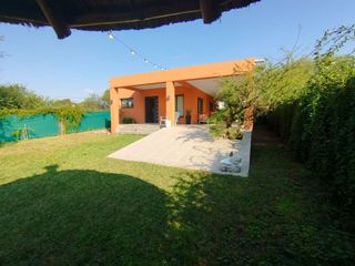Foto 12 de CASA C/ MUEBLES, DOS DORM, PILETA Y GRAN PATIO-ALQ