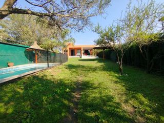 Foto 9 de CASA C/ MUEBLES, DOS DORM, PILETA Y GRAN PATIO-ALQ