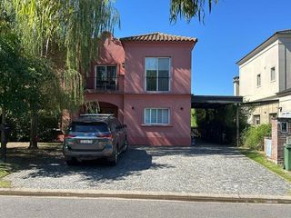 Foto 1 de Casa en venta en Barrio Los Sauces Nordelta Tigre