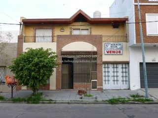 Foto 1 de Vivienda Multifamliar (Dos Deptos.) / Valentin Alsina