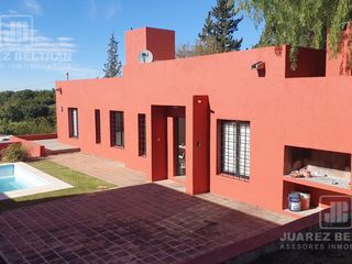 Foto 1 de Casa de 3 dormitorios con pileta y cochera - Nuestra Señora de la Consolacion, Villa Allende