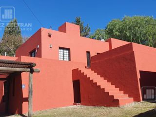 Foto 2 de Casa de 3 dormitorios con pileta y cochera - Nuestra Señora de la Consolacion, Villa Allende
