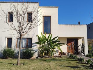 Foto 4 de Venta Casa a La Laguna en El Naudir Escobar EC