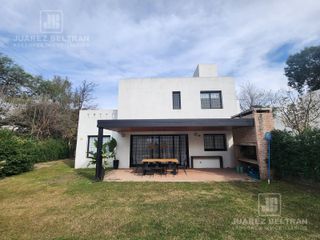 Foto 31 de Casa de 3 dormitorios en Jardines del Golf - Villa Allende