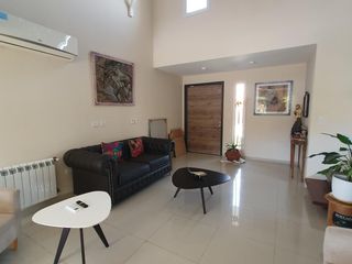 Foto 2 de VENTA Casa 3 dormitorios. B° Villa Antonio