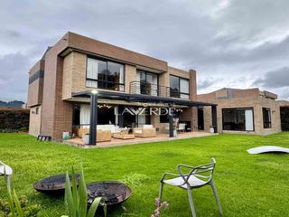 Foto 2 de Encantadora Casa Carbonero, en exclusivo conjunto privado