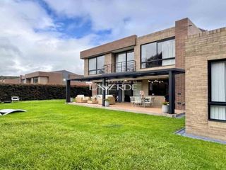 Foto 1 de Encantadora Casa Carbonero, en exclusivo conjunto privado