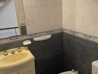 Foto 10 de Triplex de 4 amb, con cochera y patio