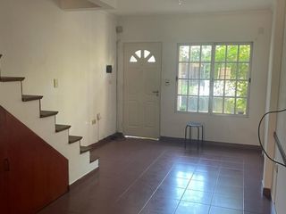 Foto 3 de Triplex de 4 amb, con cochera y patio