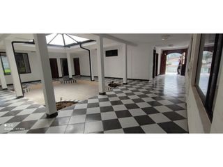 Foto 2 de Valle de Los Chillos, Casa Comercial en Renta, 700m2, 3 Ambientes