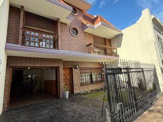 Foto 2 de Casa en venta de 3 dormitorios c/ cochera en Centro