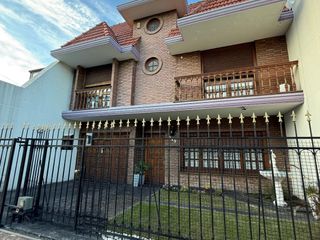Foto 1 de Casa en venta de 3 dormitorios c/ cochera en Centro