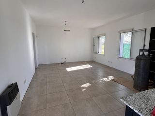 Foto 3 de ALQUILER- Impecable CASA de UN dormitorio en Funes City