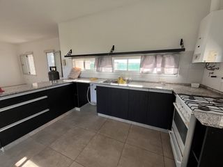 Foto 7 de ALQUILER- Impecable CASA de UN dormitorio en Funes City