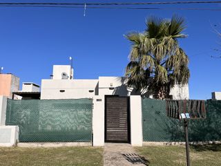 Foto 1 de ALQUILER- Impecable CASA de UN dormitorio en Funes City