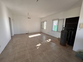 Foto 4 de ALQUILER- Impecable CASA de UN dormitorio en Funes City