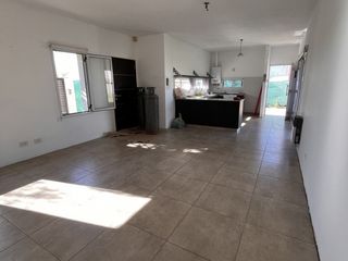 Foto 5 de ALQUILER- Impecable CASA de UN dormitorio en Funes City