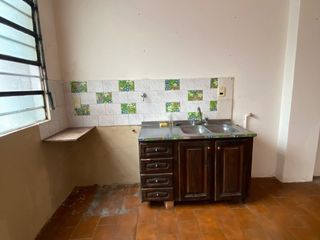 Foto 5 de ALQUILER - CASEROS NORTE - CASA PH 3 AMBIENTES - PATIO - NO POSEE EXPENSAS