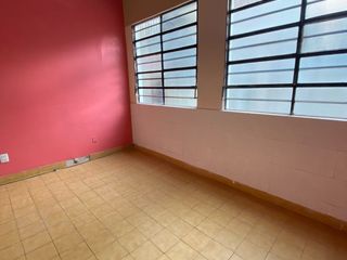 Foto 7 de ALQUILER - CASEROS NORTE - CASA PH 3 AMBIENTES - PATIO - NO POSEE EXPENSAS