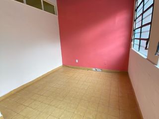 Foto 6 de ALQUILER - CASEROS NORTE - CASA PH 3 AMBIENTES - PATIO - NO POSEE EXPENSAS