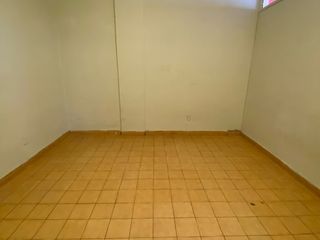 Foto 9 de ALQUILER - CASEROS NORTE - CASA PH 3 AMBIENTES - PATIO - NO POSEE EXPENSAS