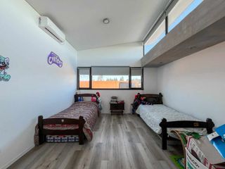 Foto 29 de Casa 2 Dormitorios en Venta en Berisso con Pileta
