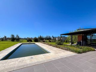 Foto 1 de Casa 2 Dormitorios en Venta en Berisso con Pileta
