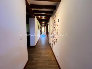 Foto 2 de Oportunidad única Casa de una planta con amplios patios, estudio y seguridad en urbanización privada