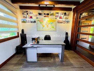 Foto 15 de Oportunidad única Casa de una planta con amplios patios, estudio y seguridad en urbanización privada