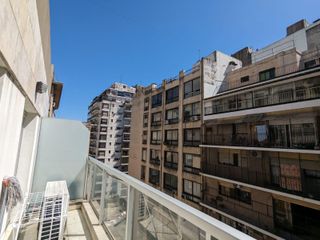 Foto 1 de Departamento en alquiler Monoambiente amplio, balcon al frente