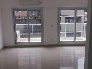 Foto 3 de Departamento en alquiler Monoambiente amplio, balcon al frente