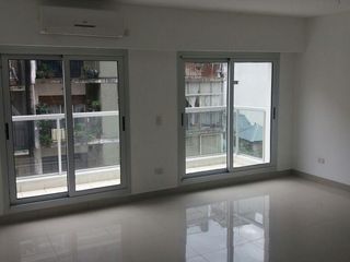 Foto 2 de Departamento en alquiler Monoambiente amplio, balcon al frente
