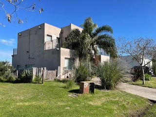 Foto 1 de Casa frente a la laguna