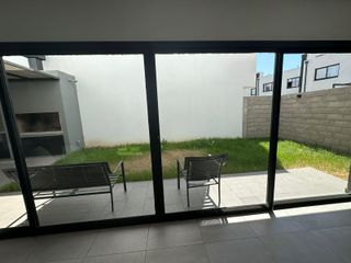 Foto 5 de Duplex en Alquiler en Lomas de Manantiales 3 dormitorios