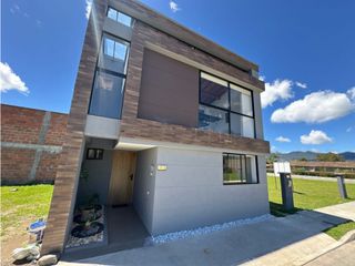Foto 1 de SE VENDE CASA EN LA CEJA PARA ESTRENAR UNIDAD CERRADA CITADELA DI PARK