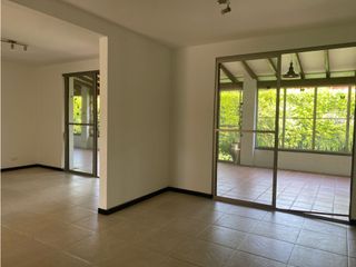Foto 2 de CASA CAMÉSTRE CON ZONAS VERDES