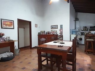 Foto 4 de Venta Casa multifamiliar a mts de Ruta 202