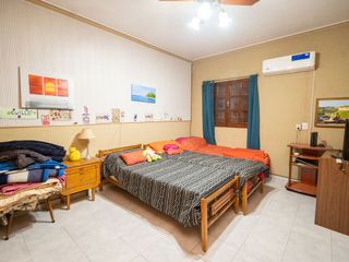 Foto 8 de Casa amplia en venta con departamento interno