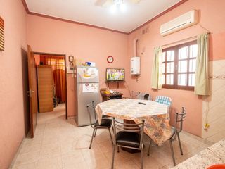 Foto 10 de Casa amplia en venta con departamento interno