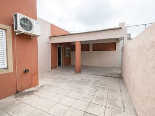 Foto 19 de Casa amplia en venta con departamento interno