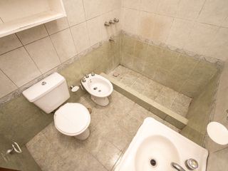 Foto 26 de Casa amplia en venta con departamento interno