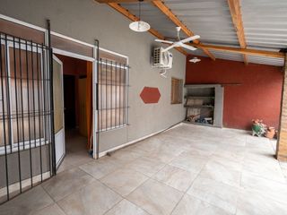 Foto 14 de Casa amplia en venta con departamento interno
