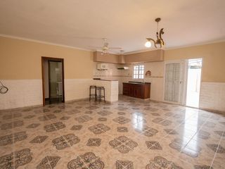 Foto 20 de Casa amplia en venta con departamento interno