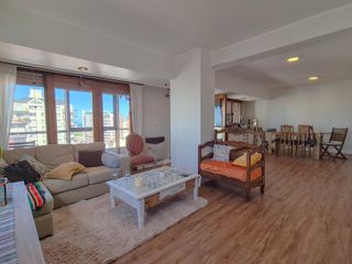 Foto 1 de Departamento de 4 amb con terraza propia y cochera