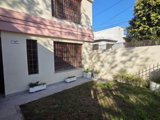Foto 2 de PH en  Alquiler de 3 ambientes Lomas de Zamora oeste