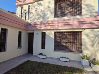 Foto 1 de PH en  Alquiler de 3 ambientes Lomas de Zamora oeste