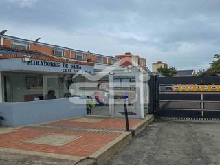 Foto 1 de En venta Casa de 3 niveles en Miradores de Suba, La Campiña