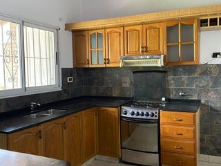 Foto 2 de CASA EN ALQUILER FUNES