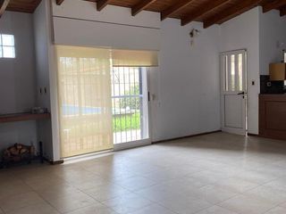 Foto 1 de CASA EN ALQUILER FUNES