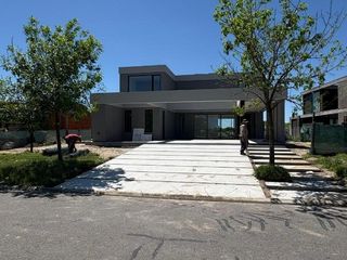 Foto 4 de Hermosa casa al golf en Barrio Golf, El Cantón, Escobar.